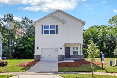 Ready to move in, this home is conveniently located just moments - photo 1