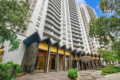 Located in a landmark mid-century building on the historic Grand - photo 2