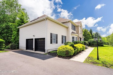 Don't miss this opportunity! Spacious layout, great natural - photo 2