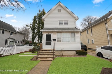 CHARMING FULLY DETACHED HOME IN PORT RICHMOND - VACANT & READY - photo 1