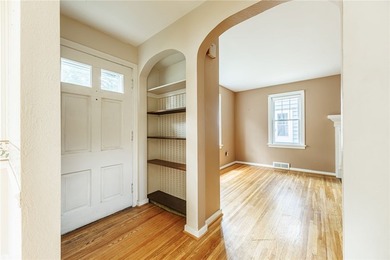 Great opportunity in Greece! This classic 3-bedroom, 1-bath home - photo 5