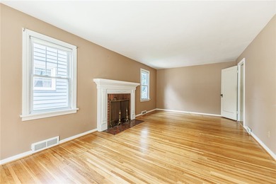 Great opportunity in Greece! This classic 3-bedroom, 1-bath home - photo 8