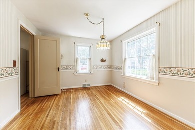 Great opportunity in Greece! This classic 3-bedroom, 1-bath home - photo 10