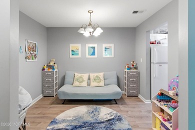 Beautifully updated 1-bedroom condominium in the heart of Lake - photo 11