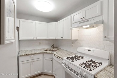 Beautifully updated 1-bedroom condominium in the heart of Lake - photo 16