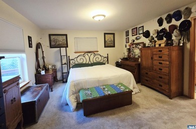 Welcome home to this 3 bedroom, 2 bath 1726 sq. ft. house - photo 17
