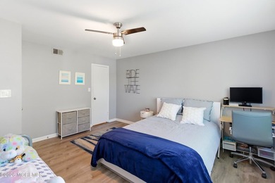 Beautifully updated 1-bedroom condominium in the heart of Lake - photo 18