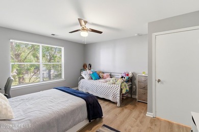 Beautifully updated 1-bedroom condominium in the heart of Lake - photo 19