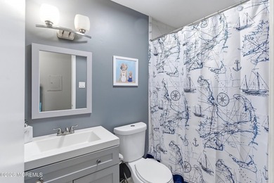 Beautifully updated 1-bedroom condominium in the heart of Lake - photo 20