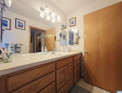 Welcome home to this 3 bedroom, 2 bath 1726 sq. ft. house - photo 22
