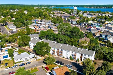 Beautifully updated 1-bedroom condominium in the heart of Lake - photo 25