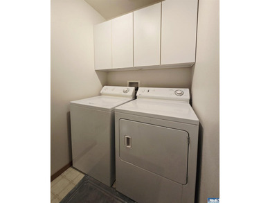Welcome home to this 3 bedroom, 2 bath 1726 sq. ft. house - photo 27
