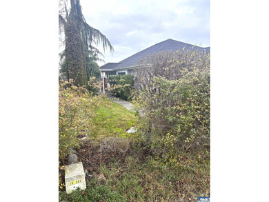 Welcome home to this 3 bedroom, 2 bath 1726 sq. ft. house - photo 31