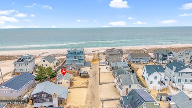 Dream location only 2 homes from the ocean on a quiet sandy lane