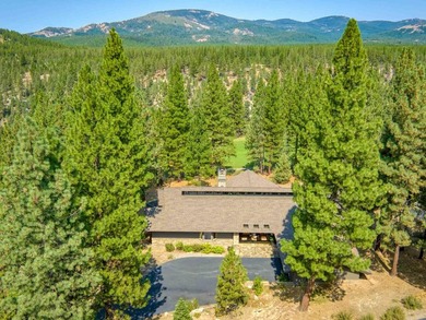 THIS 4 BEDROOM, SINGLE LEVEL impeccably maintained - photo 2