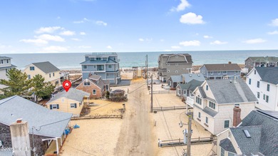 Dream location only 2 homes from the ocean on a quiet sandy lane