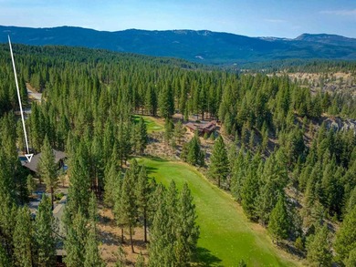 THIS 4 BEDROOM, SINGLE LEVEL impeccably maintained - photo 4