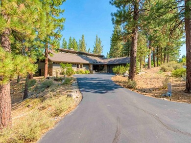 THIS 4 BEDROOM, SINGLE LEVEL impeccably maintained - photo 7