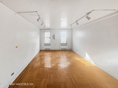 Well maintained two bedroom co-operative building with part-time - photo 10