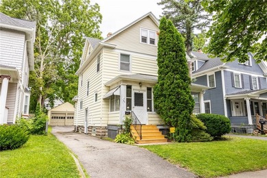 Very well maintained traditional colonial on beautifully treed - photo 1