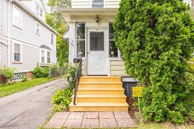 Very well maintained traditional colonial on beautifully treed - photo 2