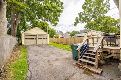Very well maintained traditional colonial on beautifully treed - photo 3