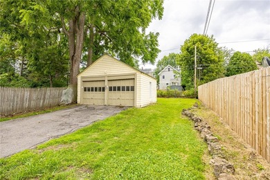 Very well maintained traditional colonial on beautifully treed - photo 4