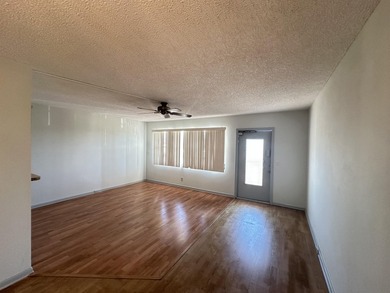 Welcome to this inviting condo in the desirable 55+ gated - photo 4