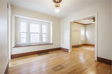 Very well maintained traditional colonial on beautifully treed - photo 10