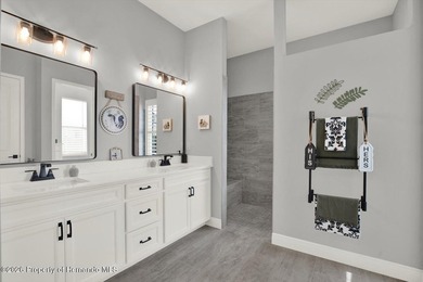 Experience luxury living in the gated GlenLakes Golf & Country - photo 14