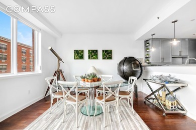 This oversized floor-through 2-bedroom / 2-bath condo offers - photo 1