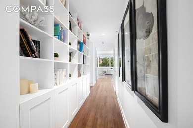 This oversized floor-through 2-bedroom / 2-bath condo offers - photo 5