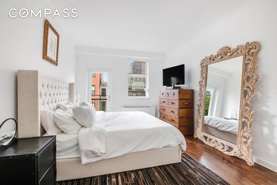 This oversized floor-through 2-bedroom / 2-bath condo offers - photo 6