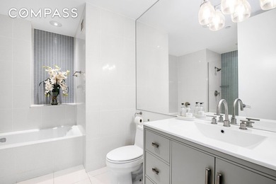 This oversized floor-through 2-bedroom / 2-bath condo offers - photo 7