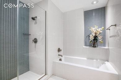 This oversized floor-through 2-bedroom / 2-bath condo offers - photo 8