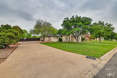 Welcome to this beautifully maintained 4-bedroom, 2.5-bath home - photo 4