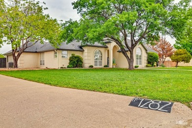 Welcome to this beautifully maintained 4-bedroom, 2.5-bath home - photo 5