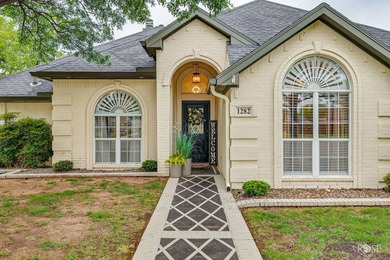 Welcome to this beautifully maintained 4-bedroom, 2.5-bath home - photo 7