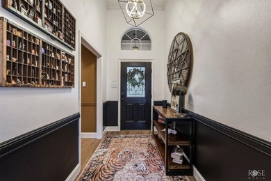 Welcome to this beautifully maintained 4-bedroom, 2.5-bath home - photo 9