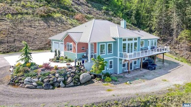 World class views from this newer custom built home in the gated - photo 1