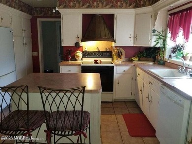 Looking for that perfect multi-generational home where you can - photo 3