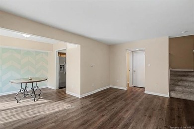 Freshly painted, newer LVP floors downstairs, newer carpet - photo 4