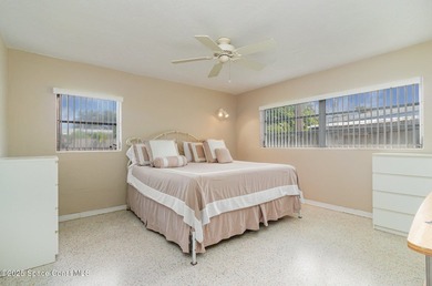 Bright & Cheery Retro Beach Home! You'll fall in love with this - photo 16