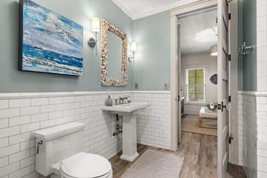 Rare opportunity to own a beautifully updated 5BR/4BA residence - photo 7