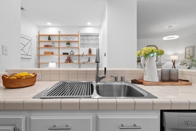 Amazing new price for this wonderful 1 bedroom home which offers - photo 17