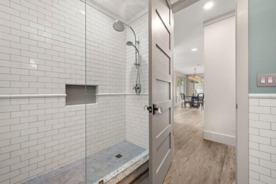 Rare opportunity to own a beautifully updated 5BR/4BA residence - photo 8
