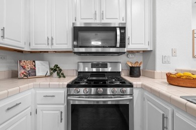 Amazing new price for this wonderful 1 bedroom home which offers - photo 18