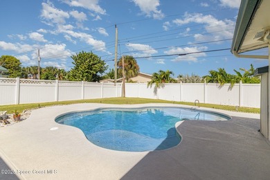 Bright & Cheery Retro Beach Home! You'll fall in love with this - photo 19