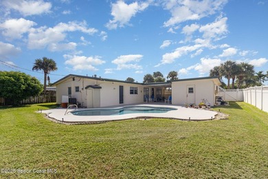 Bright & Cheery Retro Beach Home! You'll fall in love with this - photo 20