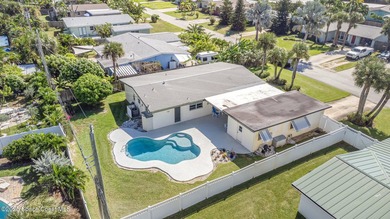 Bright & Cheery Retro Beach Home! You'll fall in love with this - photo 21
